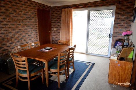 Property photo of 4 Sidlowe Place Cowra NSW 2794