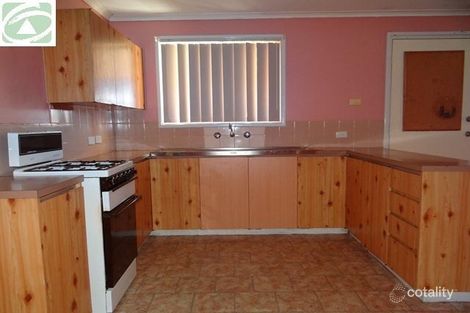 Property photo of 6 Earle Place Utakarra WA 6530