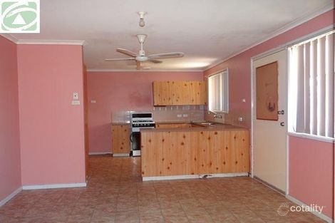 Property photo of 6 Earle Place Utakarra WA 6530