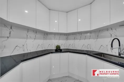 Property photo of 35 Greenleaf Circuit Tarneit VIC 3029