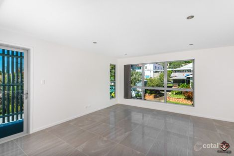 Property photo of 2/12 Julia Street Highgate Hill QLD 4101