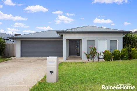 Property photo of 11 Mullagh Crescent Boorooma NSW 2650