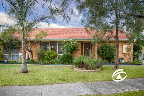 1/12 Bertrand Cl, Berwick, VIC 3806