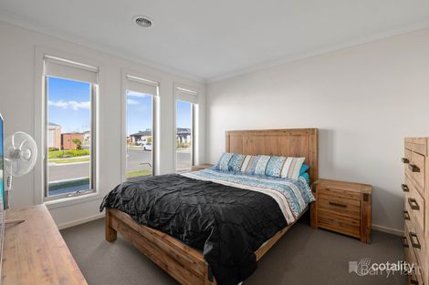 Property photo of 76 Elmtree Crescent Clyde North VIC 3978