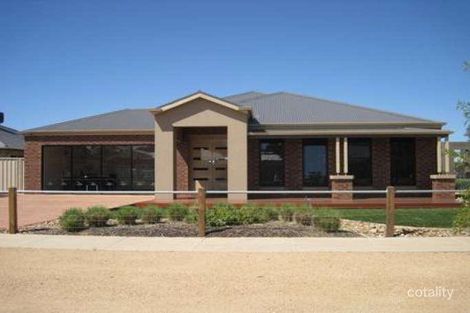 8 Canterbury Ave, Shepparton, VIC 3630