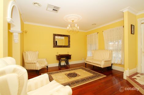 Property photo of 15 Hepburn Place Sydenham VIC 3037