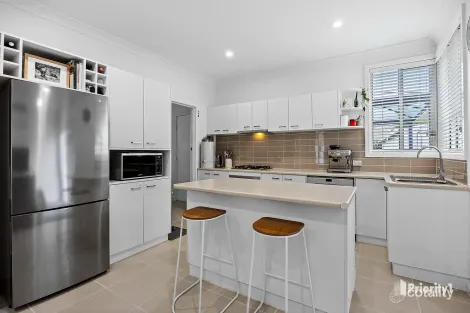 Property photo of 4 Guthrie Street Kangaroo Flat VIC 3555