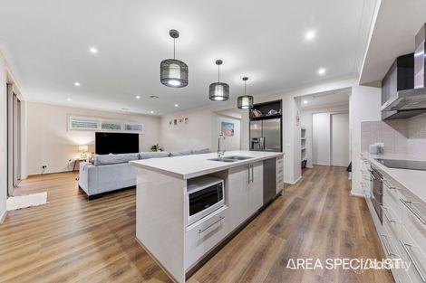 Property photo of 28 Bunyip Drive Drouin VIC 3818