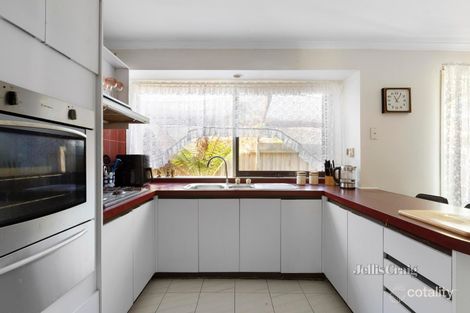 Property photo of 3 Emmerson Court Mill Park VIC 3082