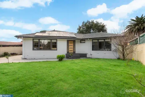 17 Wyndham Cres, Surrey Downs, SA 5126