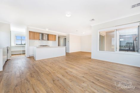 Property photo of 2 Roehampton Drive Strathtulloh VIC 3338