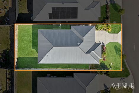 Property photo of 19 Edinburgh Crescent Gleneagle QLD 4285