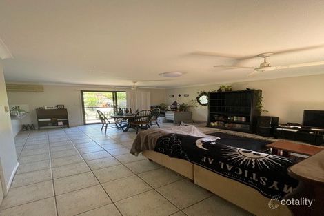 18 Estate Pl, Holland Park West, QLD 4121