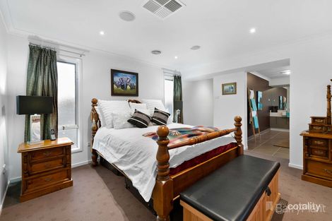 Property photo of 14 Fallingwater Drive Pakenham VIC 3810