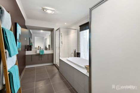 Property photo of 14 Fallingwater Drive Pakenham VIC 3810