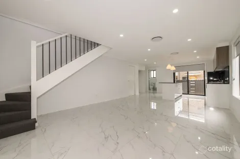 Property photo of 2/70-72 Bringelly Road Kingswood NSW 2747