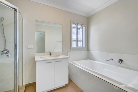 Property photo of 37 New York Way Spring Mountain QLD 4300
