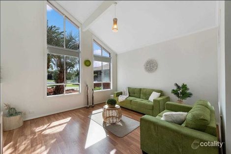 Property photo of 1 Hanslow Way Taylors Lakes VIC 3038