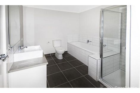 Property photo of 12 Swagman Walk Wollert VIC 3750