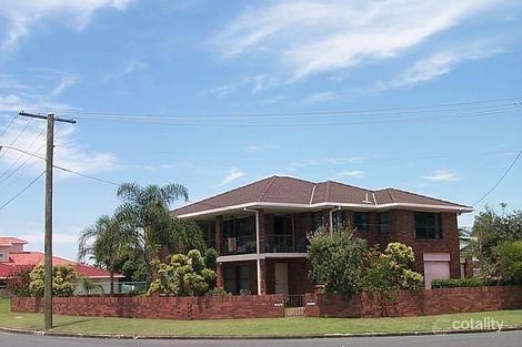 2 Jennifer Ave, Runaway Bay, QLD 4216