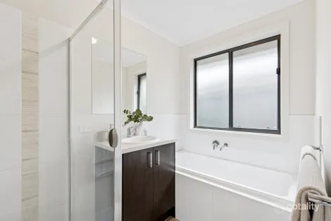 Property photo of 40 Rosewater Circuit Mount Barker SA 5251