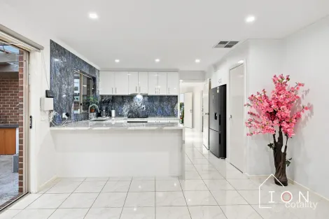 Property photo of 13 Taplan Crescent Cranbourne West VIC 3977