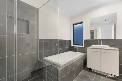 Property photo of 19 Valley Road Deebing Heights QLD 4306