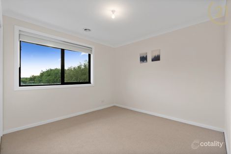 Property photo of 2/25 Glenisla Way Berwick VIC 3806