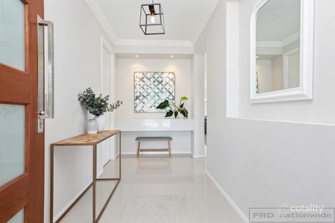 Property photo of 19 Settlers Boulevard Chisholm NSW 2322