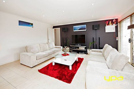 Property photo of 10 Rockland Court Taylors Hill VIC 3037