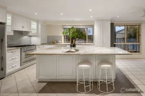 Property photo of 4 Earle Court Brookfield QLD 4069