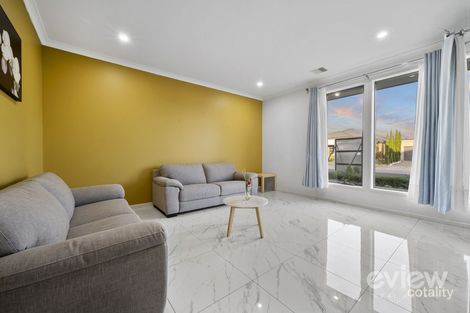 Property photo of 32 Rondo Drive Manor Lakes VIC 3024
