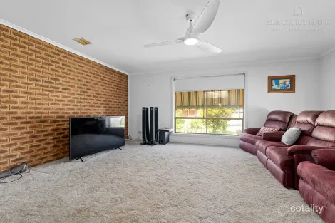 Property photo of 1 Gunyah Place Glenfield Park NSW 2650