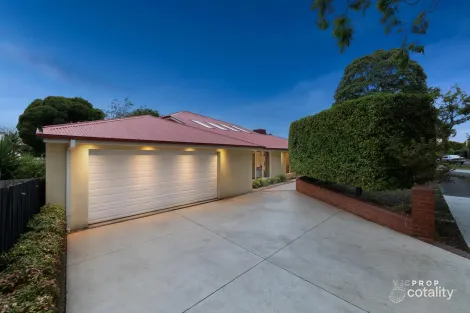 2 Sabre Ct, Ferntree Gully, VIC 3156