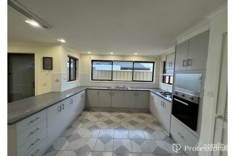 Property photo of 28 Currunghi Court St Albans VIC 3021