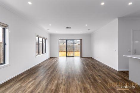 Property photo of 39 Eaglemont Way Werribee VIC 3030