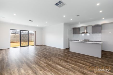 Property photo of 39 Eaglemont Way Werribee VIC 3030