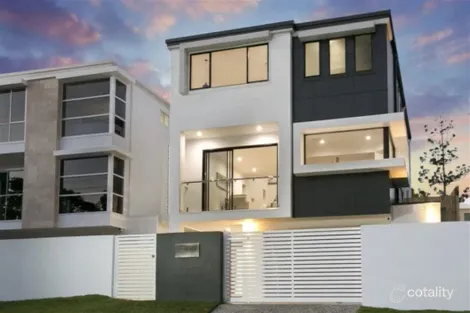 110 Ninth Ave, St Lucia, QLD 4067