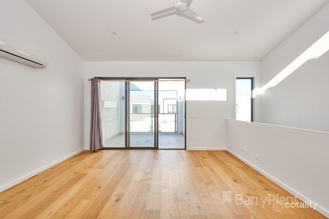 Property photo of 34 Hardy Loop Keysborough VIC 3173