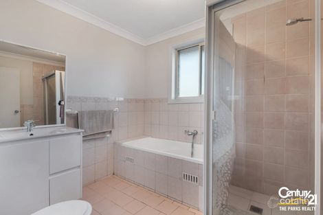 Property photo of 2/5 Nugent Place Prairiewood NSW 2176