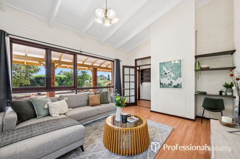 2 Hart St, Lesmurdie, WA 6076