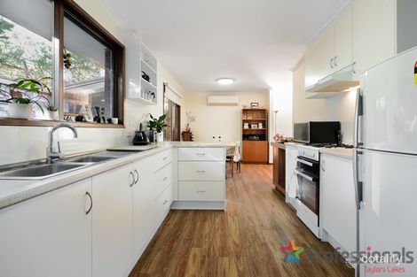 Property photo of 7 Shoppers Lane Taylors Lakes VIC 3038