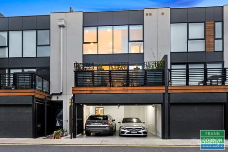 Property photo of 5 Tomkins Road Port Melbourne VIC 3207