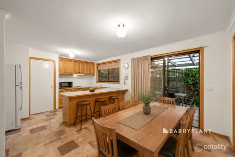 Property photo of 3 Rees Close Drouin VIC 3818