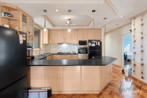 Property photo of 16 Woodside Way Roxburgh Park VIC 3064