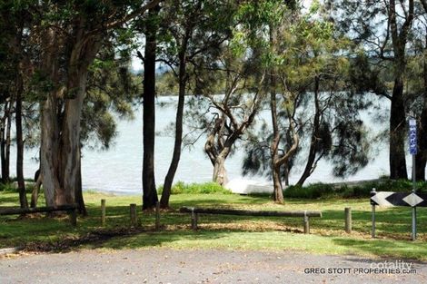 14 Halcyon St, Mannering Park, NSW 2259