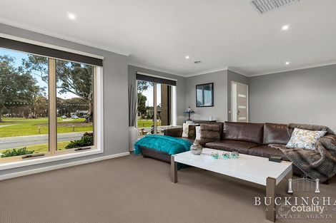 Property photo of 33 Chamonix Parade South Morang VIC 3752