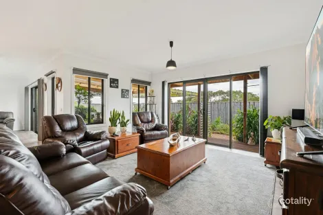 Property photo of 13 Seagreen Close Eagle Point VIC 3878
