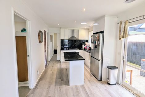 Property photo of 10 Damian Court Cranbourne VIC 3977