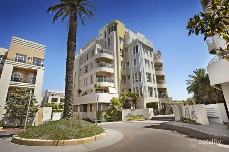 4/4 SEISMAN PL, PORT MELBOURNE, VIC 3207
